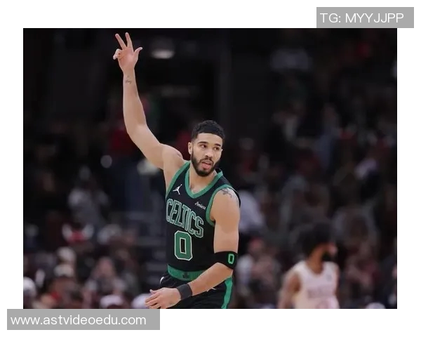 塔图姆迎巅峰对决今日焦点战打响全场目光聚焦核心之争 塔图姆迎巅峰对决今日焦点战打响全场目光聚焦核心之争